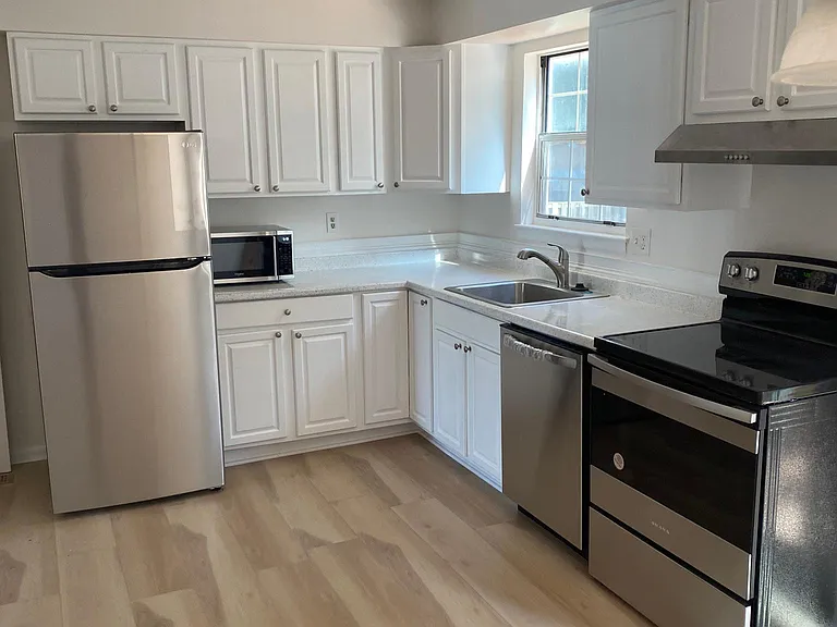 7604 McNamara Dr — Photo 3