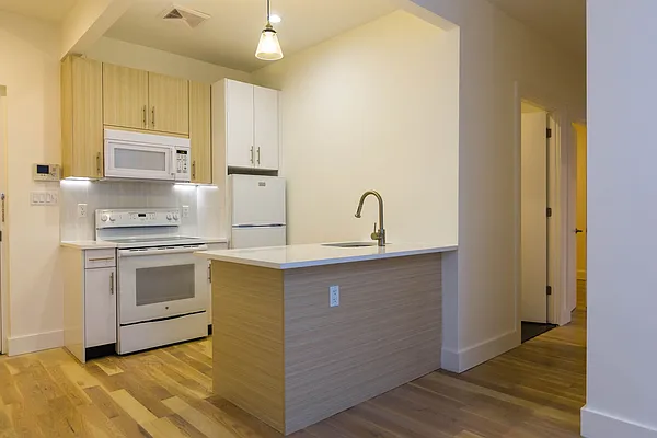 Rented by Nooklyn NYC LLC | media 19