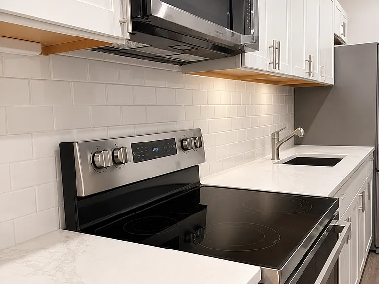 552 11th St #2L — Photo 11