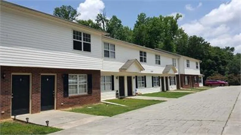 2 bed, 1.5 bath, 1200 sqft, $1,200 — Photo 1