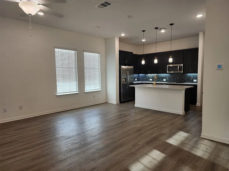 627 Redwood Way — Photo 4