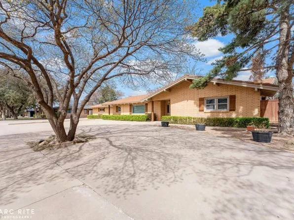 1307 8th St, Shallowater, TX 79363