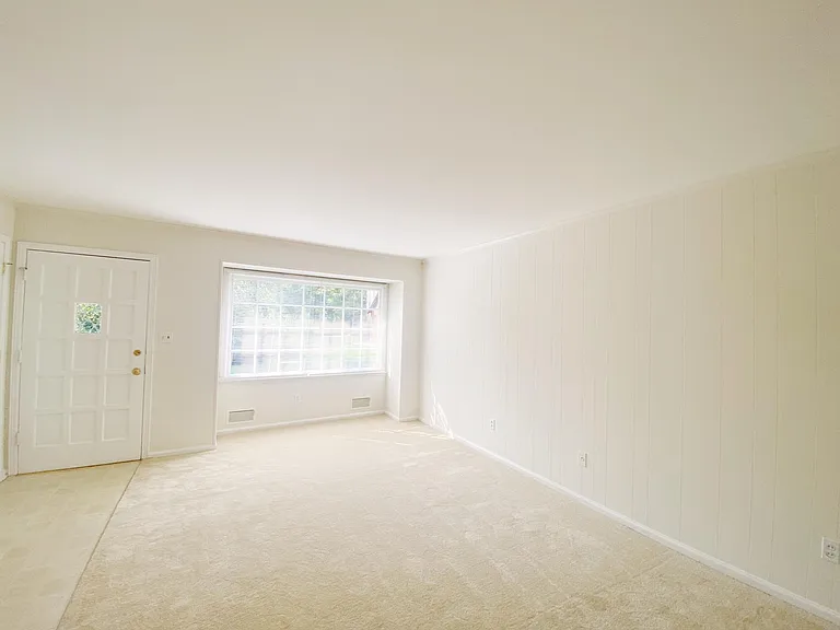 Somerset Apartments — Photo 6