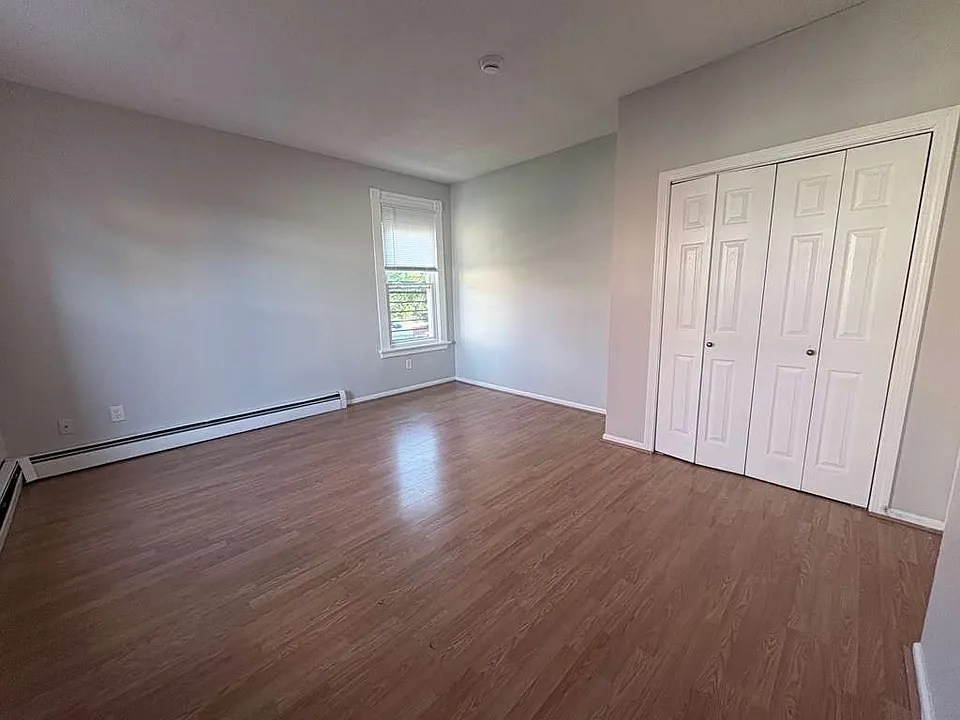 135 Howe St #2
