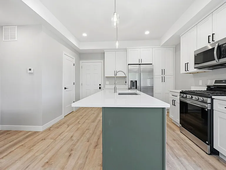 4728 Walworth Ave — Photo 11