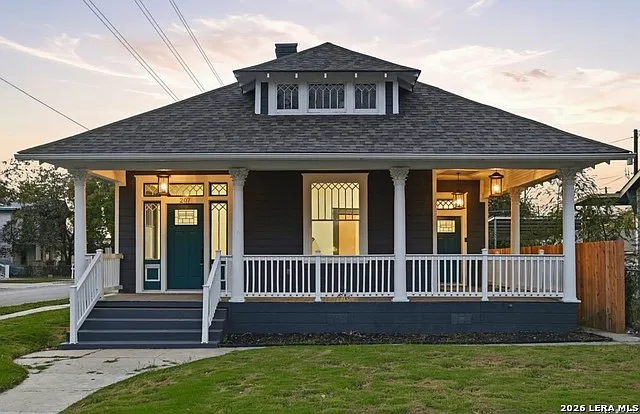 4 bed, 2.0 bath, 1930 sqft, $2,600 — Photo 1