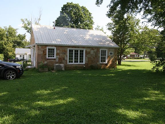 4th image of 300 Fairview St