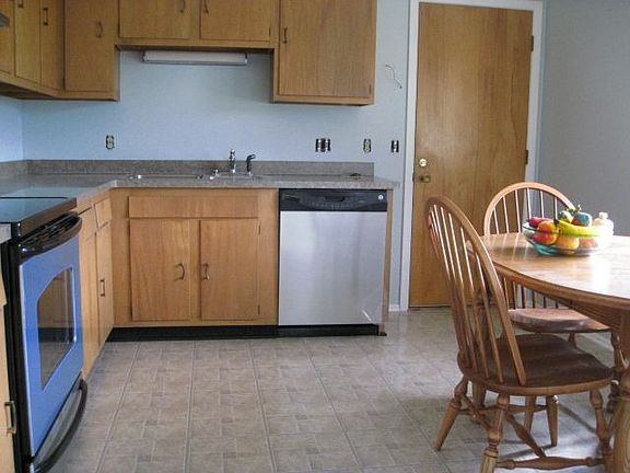 Kitchen w/ stainless