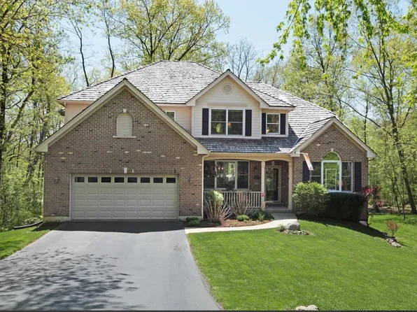649 Newport Cir, Lindenhurst, IL 60046
