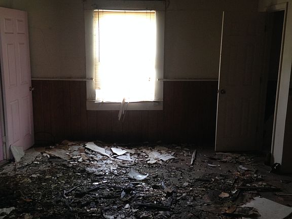 3rd image of 204 10th Ave N