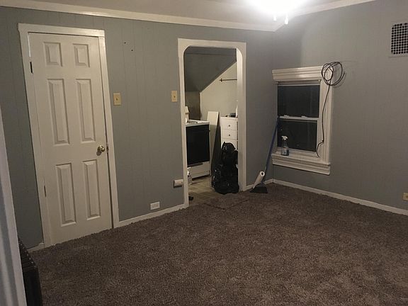 4th image of 804 E Broadway St #6