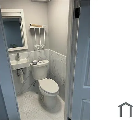 548 Chalcot Sq — Photo 7