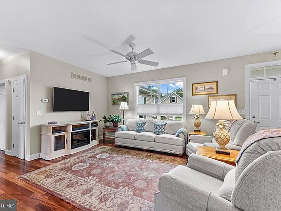 5th image of 57 Winding Carriage Ln
