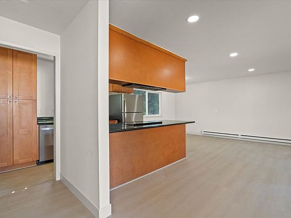 4th image of 10301 Alpine Dr #4