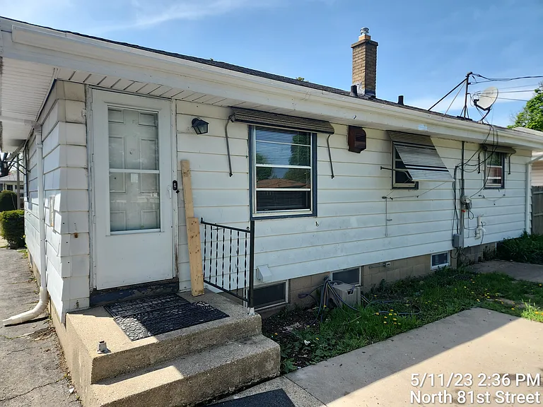 5860 N 81st St — Photo 2