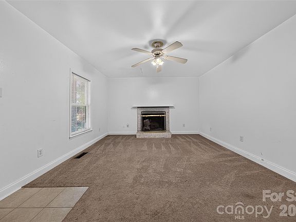 3rd image of 7572 Charlotte Hwy