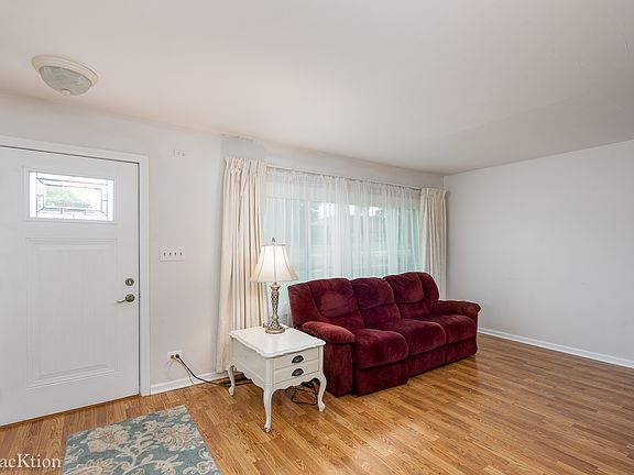 3rd image of 240 Lincoln Ave