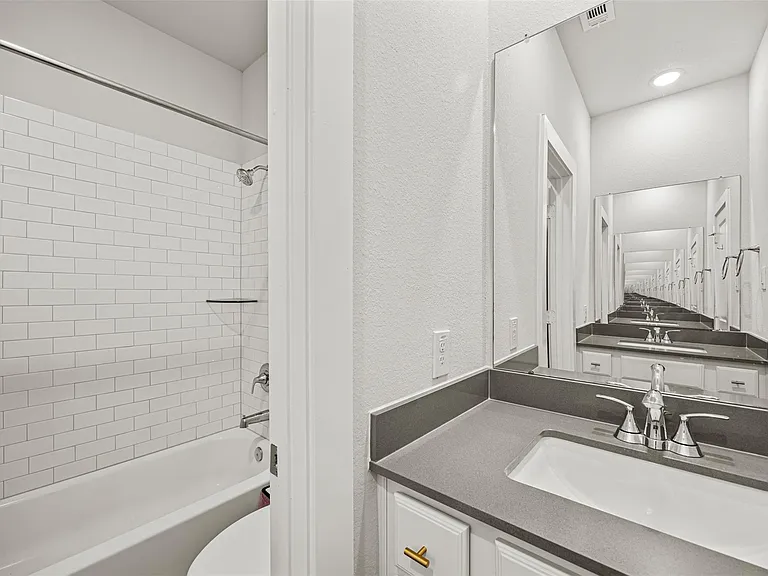 16631 Lake Austin St — Photo 27