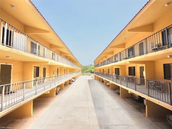 826 Wiggins Pass RD #204, NAPLES, FL 34110