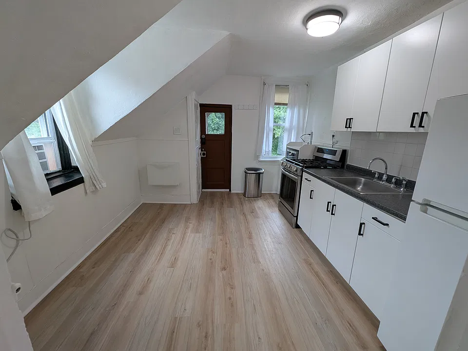 Eat-in kitchen