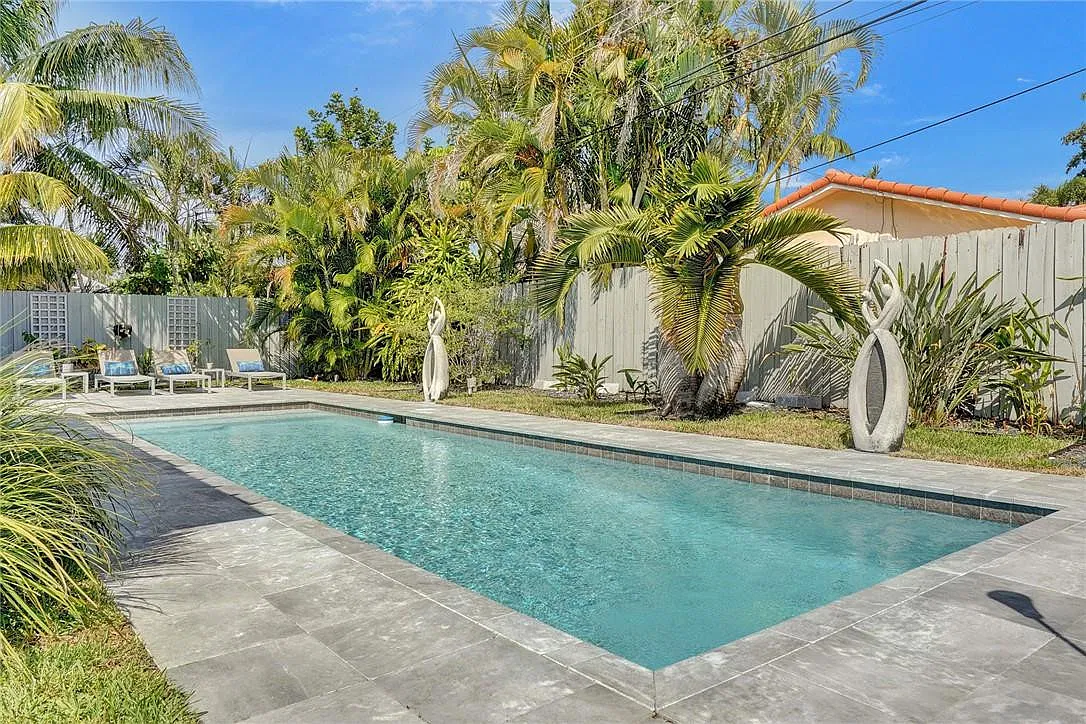 3 bed, 2.0 bath, 1235 sqft, $5,500 — Photo 3