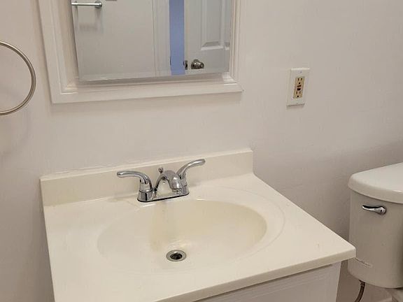 4th image of 4011 W 21st St
