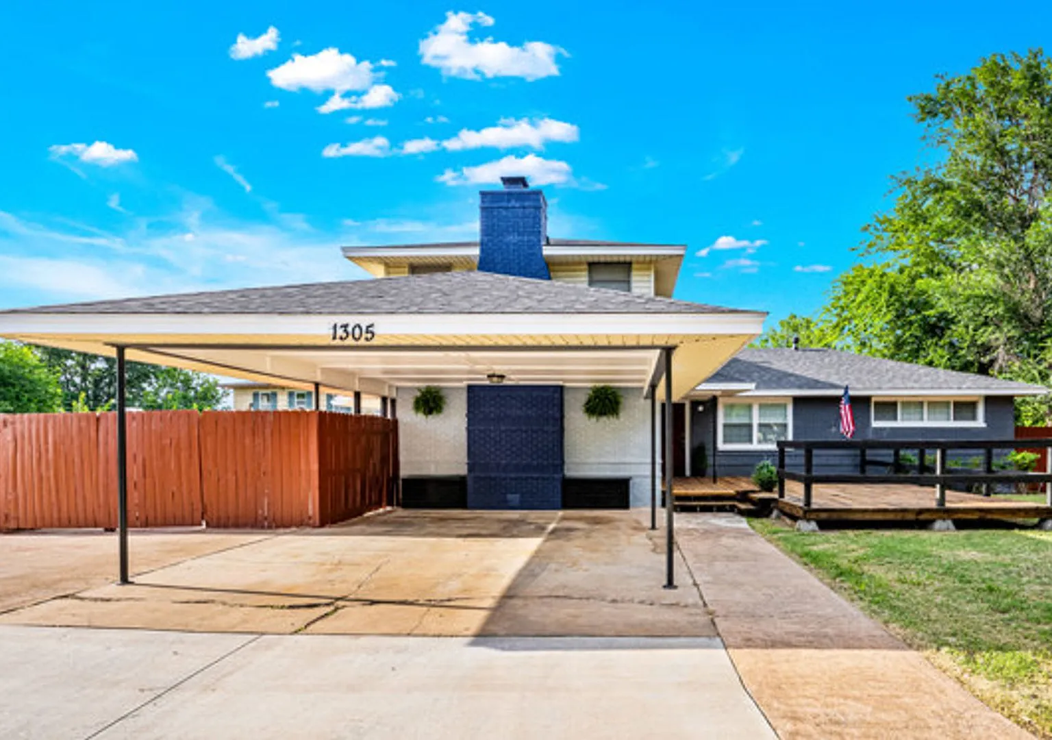 Beautiful & Newly Renovated 4 Bed & 2 Bath House in Lawton — Photo 3