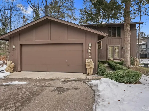 6608 Red Cedar Ln, West Bloomfield, MI 48324
