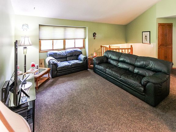 4th image of 4037 Stockdale Dr
