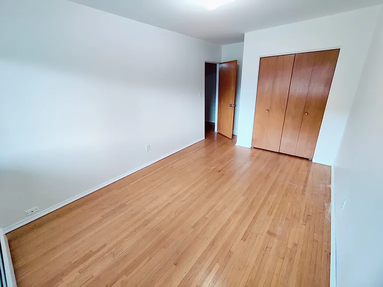 471 Winnipeg St — Photo 15