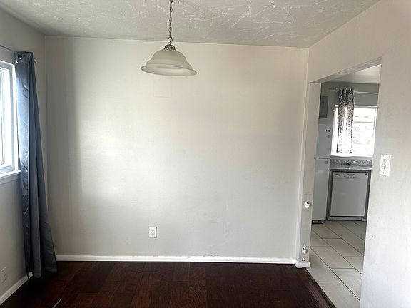 3rd image of 2400 Cagua Dr NE