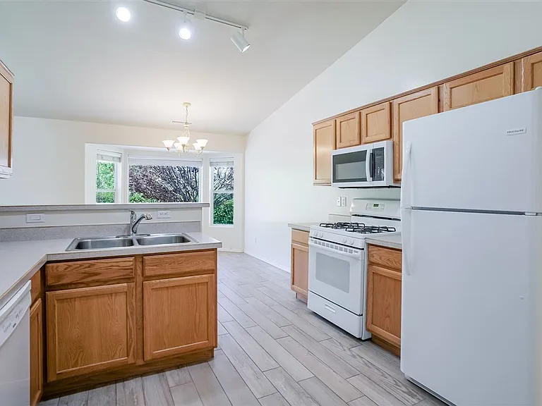 379 Badger Ct — Photo 14