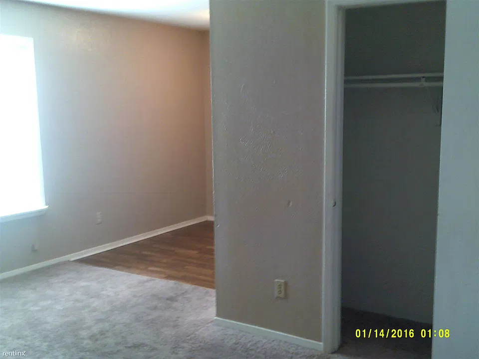 CY2815C Living room closet