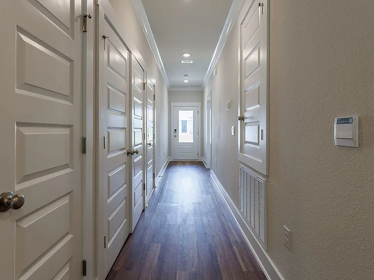286 Hudson Loop — Photo 2