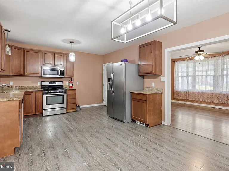 334 N Oakland Ave — Photo 7