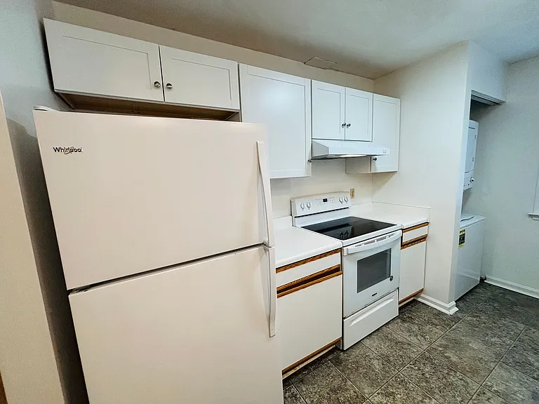 402B Berryfield Ln — Photo 8
