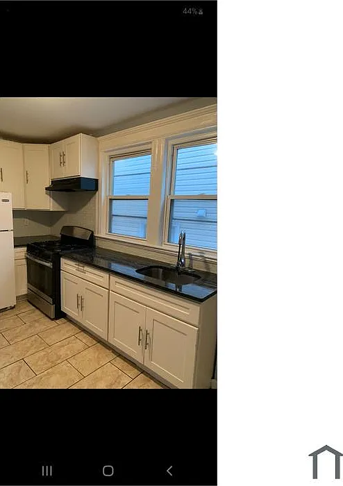 3 bed, 1250 sqft, $2,100 — Photo 1