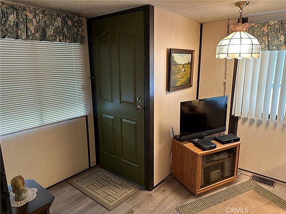 4th image of 961 Acorn Dr