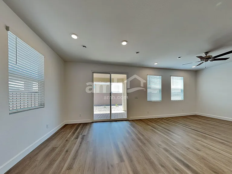 6495 Rush Ave — Photo 7