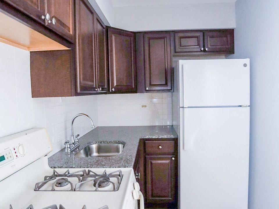 1st image of 567 W Stratford Pl #402