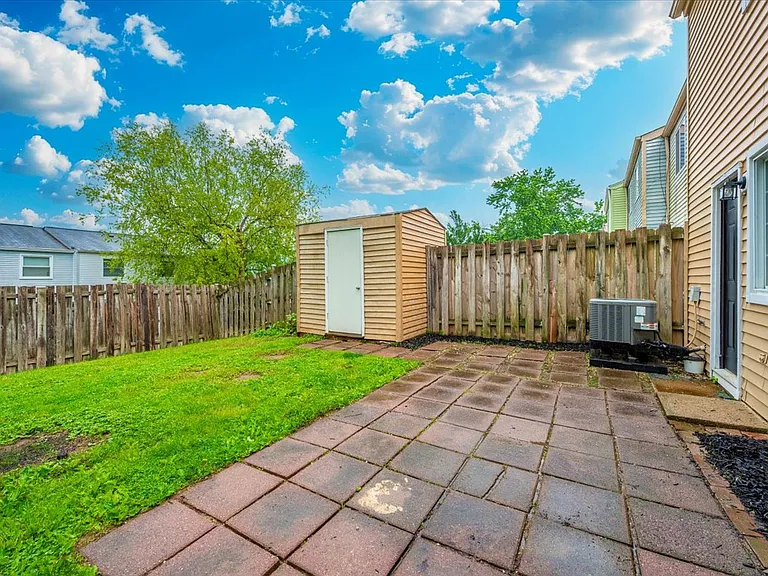214 Ashfield Ct — Photo 34