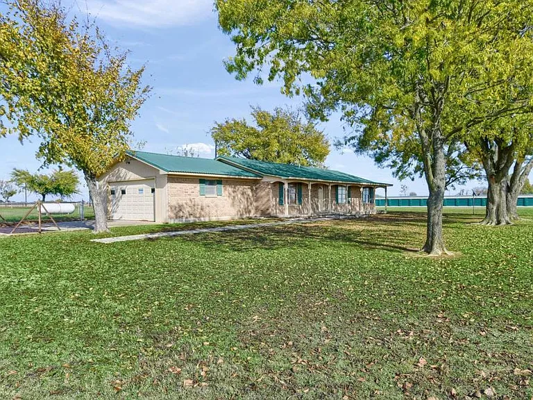 30795 US Highway 82 — Photo 2
