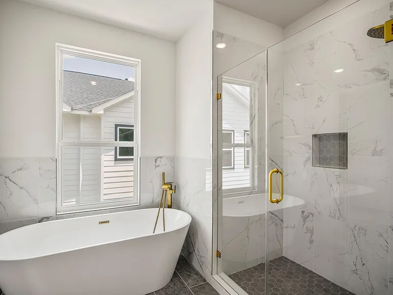 1226 E 23rd St — Photo 35