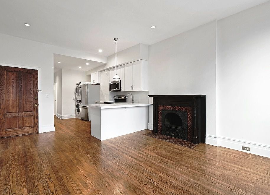 1st image of 219 W 71st St APT 3
