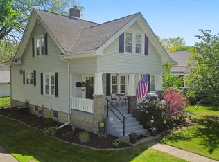 636 1st St, Crete, IL 60417