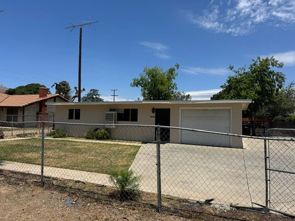 2nd image of 23890 Hemlock Ave
