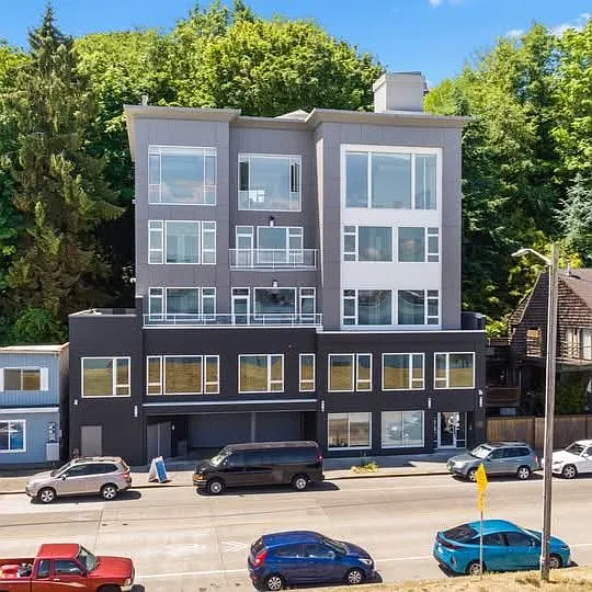 17 Harbor Ave SW #400 — Photo 3