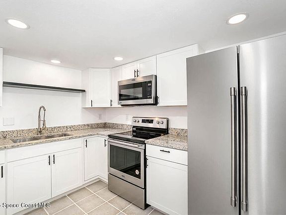 3rd image of 223 Columbia Dr APT 114