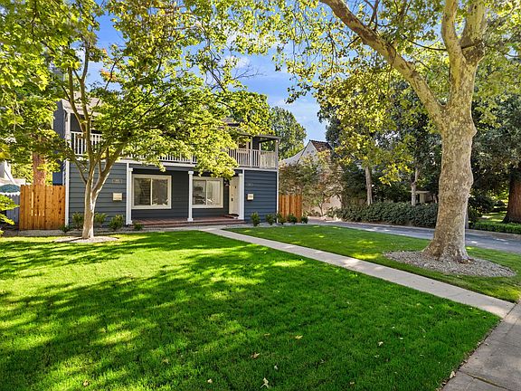 4th image of 1037 11th Ave