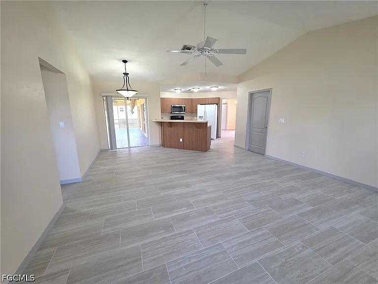 4614 SW 9th Pl — Photo 13